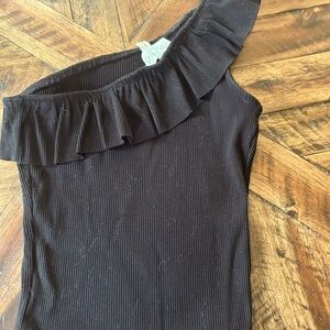 New with tags size small Francesca tank top black with one strap with ruffle